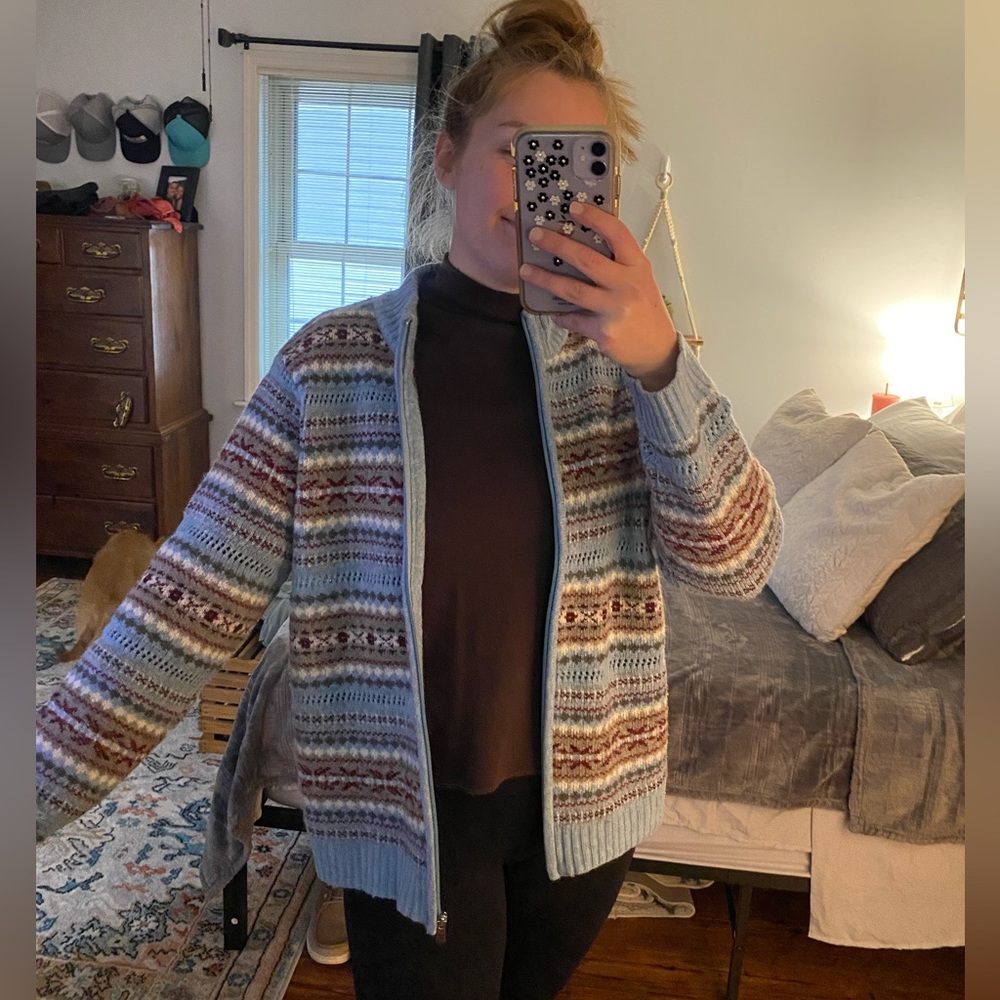 Appleseed’s Sweater/ Cardigan - Picture 7 of 9
